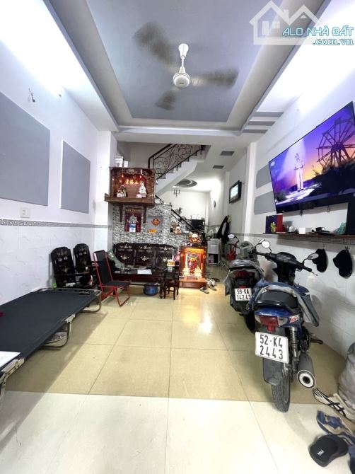 Bình TÂN ‘ SÁT VÁCH TÊN lửa ‘ 47 m ‘ 3 TẦNG ‘ 4 x 12 m  Giá 5,5 tỷ TL Hẻm 🚗🚗 - 1