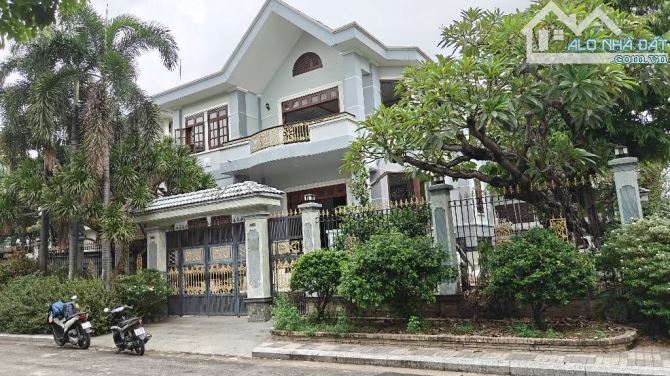 BIỆT THỰ SANG TRỌNG – TRUNG TÂM KHU VIP TÊN LỬA, BÌNH TÂN – GIÁ CHỈ 21 TỶ - 1