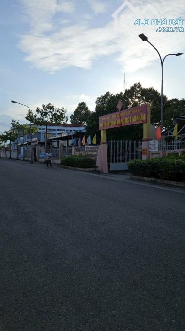 Bán 294m2 đất mặt tiền đường Bình Nhâm 74, sau công an P. Bình Nhâm giá 5 tỷ 800 - 1