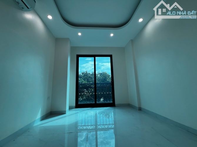 💰 GIÁ NHỈNH 5 TỶ – CÓ NHÀ RIÊNG PHỐ XỐM 33m² x 5 TẦNG – Ô TÔ TRÁNH 🏡 - 1