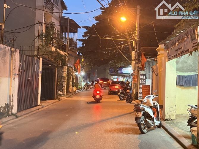 BÁN ĐẤT LONG BIÊN – LÔ GÓC – 7 CHỖ ĐỖ CỬA - GIÁ KHÔNG TƯỞNG - 1