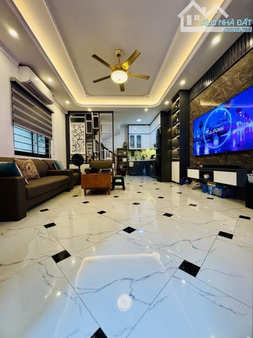 B.á.n nhà TAM TRINH 38m2 5tầng 8,45tỶ Gần phố, Lô góc, Nở Hậu nhà mới 99% full nội thất - 1
