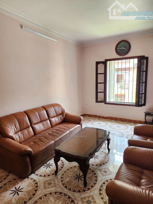 Cho thuê căn tập thể ngõ 186 Ngọc Hà, phường Ngọc Hà, Ba Đình. DT 85 m x 3 tầng, giá 10 tr - 1