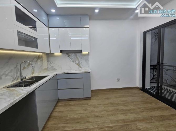 Nhà bán phố Trần Hữu Tước- Đống Đa- nhà mới tinh 38m - 7 tầng - thang máy xịn - 12