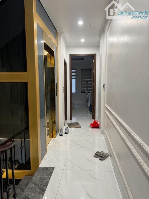 Vip! Bán nhà Đội Cấn 7 tầng thang máy ,ngõ nông ,dt 35m ,mt 4m - 12