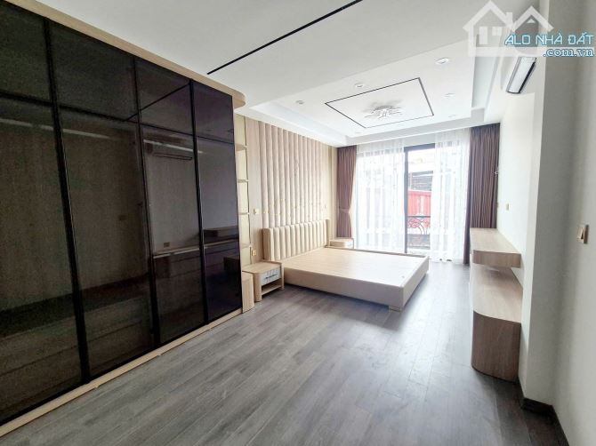 6 tầng thang máy xây mới, 15m Phố Đội Cấn, full nội thất từng phòng thông, 46m2. Giá 15 tỷ - 12
