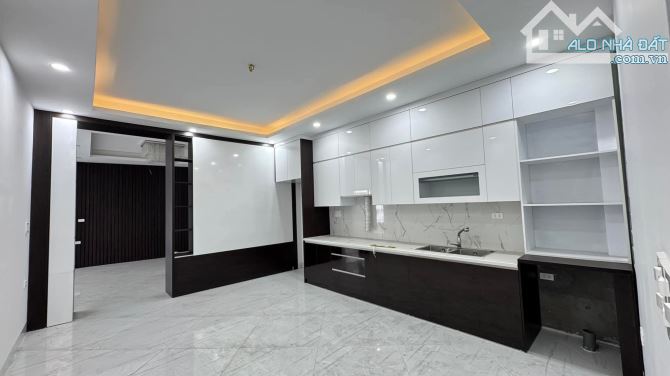 7 tầng thang máy,vỉa hè thênh thang,kdoanh sầm uất Minh Khai, oto tránh, 72m2.Giá 24.5 tỷ - 12