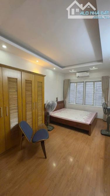 Bán nhà Đội Cấn, nội thất như hình, dựa vào ở ngay - 12