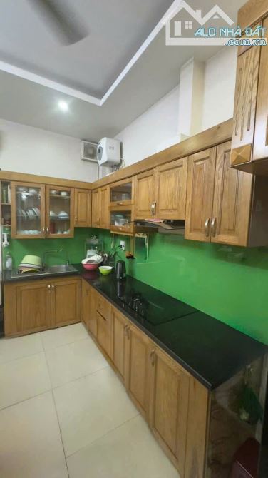 Bán nhà Đội Cấn, nội thất như hình, dựa vào ở ngay - 13