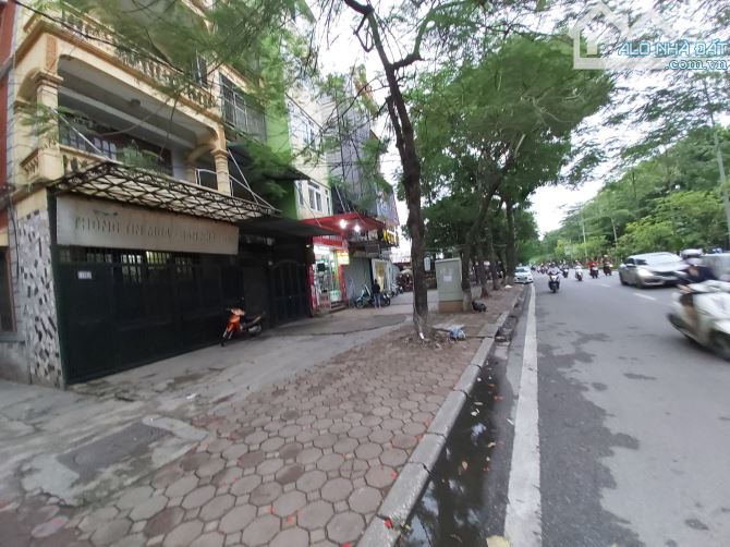 Bán nhà cấp 4 Mặt phố Nguyễn Hữu Thọ, DT 425m2, Kinh doanh. MT 15m. Giá 140 tỷ