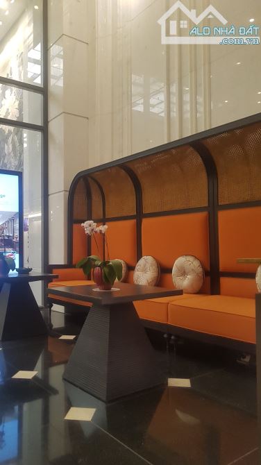 Bán khách sạn mặt phố Hàng Trống 340m2, MT 10m, Giá 398 tỷ, Doanh thu 75 Tỷ/ năm.