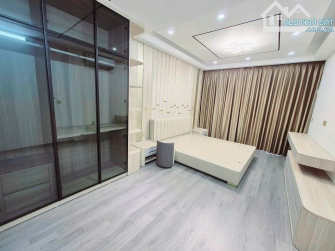 6 tầng thang máy xây mới, 15m Phố Đội Cấn, full nội thất từng phòng thông, 46m2. Giá 15 tỷ - 15