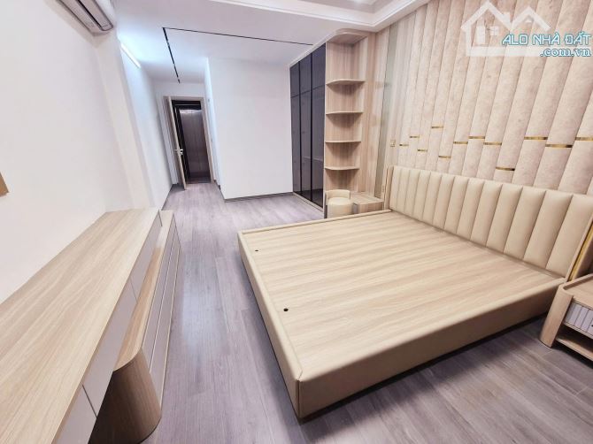 6 tầng thang máy xây mới, 15m Phố Đội Cấn, full nội thất từng phòng thông, 46m2. Giá 15 tỷ - 16