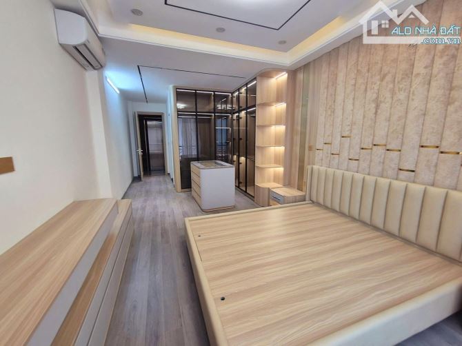 6 tầng thang máy xây mới, 15m Phố Đội Cấn, full nội thất từng phòng thông, 46m2. Giá 15 tỷ - 18