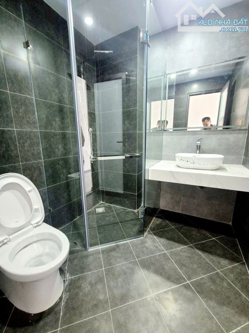 6 tầng thang máy xây mới, 15m Phố Đội Cấn, full nội thất từng phòng thông, 46m2. Giá 15 tỷ - 19