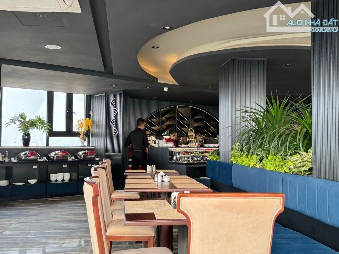 Bán khách sạn 4 sao Nguyễn Trường Tộ DT 180m2 x 15T, MT 7.5m, 165 Tỷ - Dòng tiền 33 tỷ/năm - 2