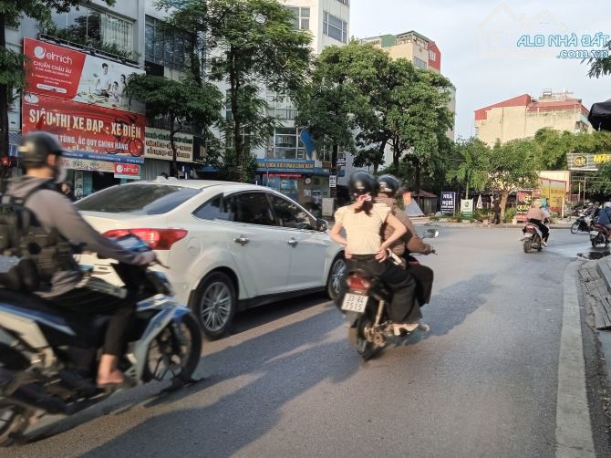Mặt phố Nguyễn Hữu Thọ giá siêu ngon 454m2 - MT 24,5m - 2 mặt đường - giá 145 tỷ