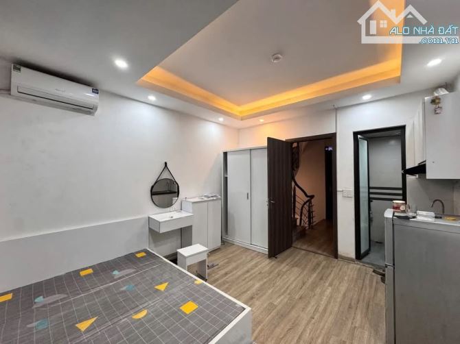 Bán căn hộ dịch vụ. DT: 48m, MT: 4m, 5 tầng, 9 phòng khép kín, full đồ. Giá: 9,3 tỷ - 2
