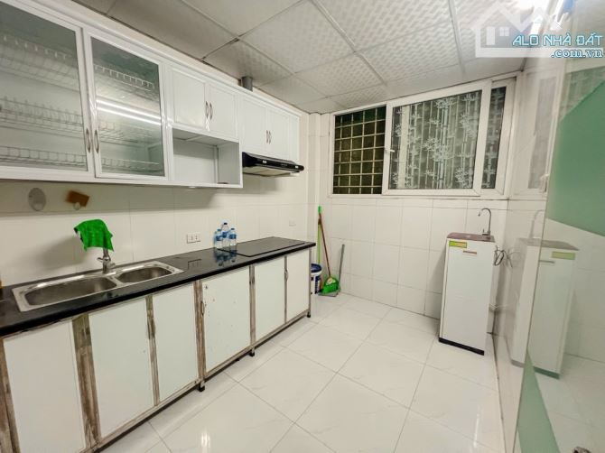 Bán căn hộ tập thể tầng 2, Ban Kinh Tế Trung Ương 260 Đội Cấn, Ba Đình 75m, giá 4.28 tỷ. - 2