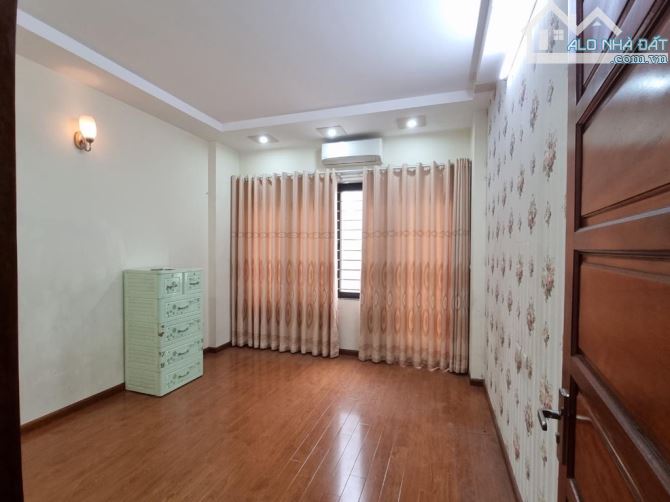 Bán nhà Trần Quốc Hoàn, dt45m, mt4m, ô tô tránh, gần phố, kinh doanh. - 2