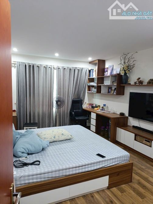 TRUNG TÂM  HỌC VIÊN TÀI CHÍNH - DT53M2 - 6 TẦNG - GIÁ 12 TỶ - NGỖ Ô TÔ - THANG MÁY - 2
