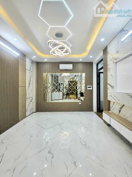 Nhà bán phố Trần Hữu Tước- Đống Đa- nhà mới tinh 38m - 7 tầng - thang máy xịn - 2