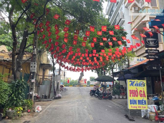 🏠 BÁN NHÀ 3 TẦNG –  TẶNG NỘI THẤT -MẶT PHỐ KINH DOANH SẦM UẤT NGÀY ĐÊM - ĐƯỜNG RỘNG 10M. - 2