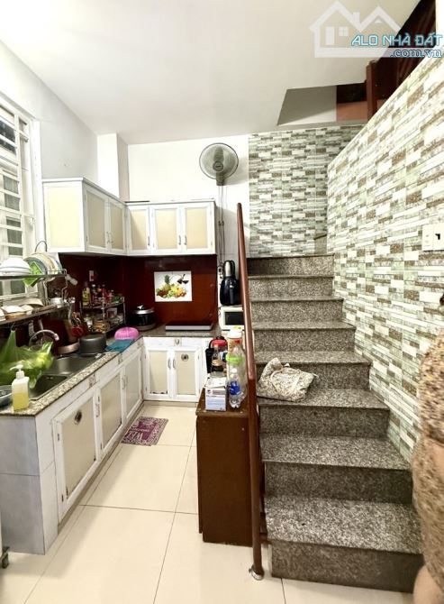 3.1 tỷ- bán nhà Bình Tân- Tỉnh lộ 10- 34m2- 2 tầng- 2pn- Sổ hồng riêng - 2
