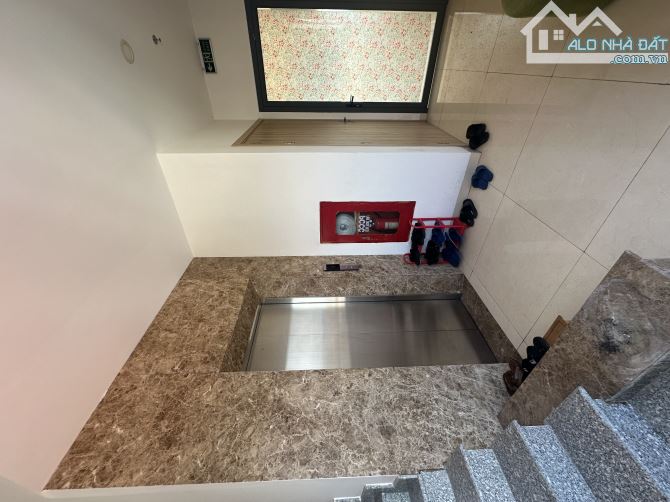 ❌❌ Cần bán - Toà Văn Phòng 7 tầng Đường Yên Thế - DT Đất : 130 m2 - Doanh thu tốt - 2