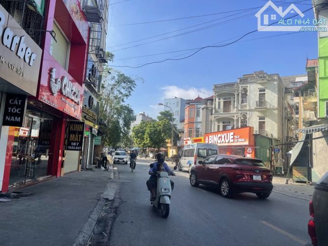 TRUNG TÂM TRÂU QUỲ - TRỤC KINH DOANH VÀNG – Ô TÔ TRÁNH – VỈA HÈ NGON - 2