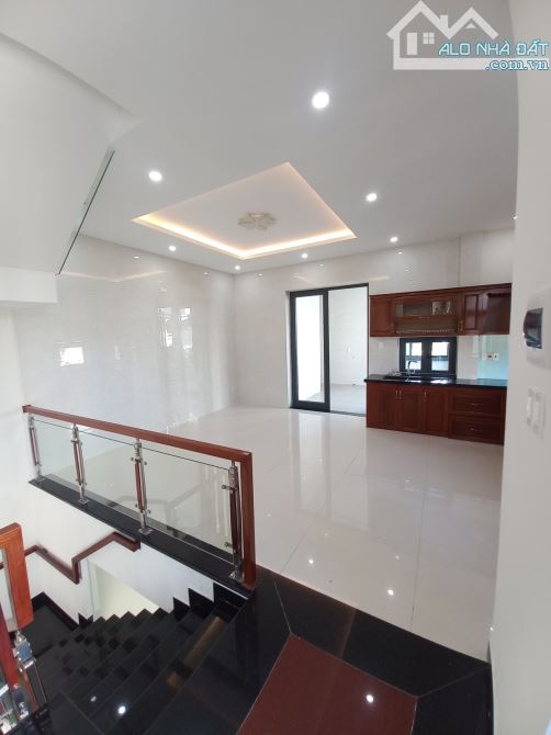bạn:  ⸻  🔥 LÔ GÓC 50M RA BIỂN – NHÀ MỚI KENG – ĐƯỜNG 7.5M – VỈA HÈ 4M – KINH DOANH ĐỈNH - 2