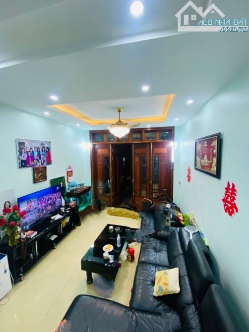 TRUNG TÂM NGỌC THUỴ - ĐƯỜNG RỘNG NGÕ THÔNG SANG VIỆT PHÁP - ÔTÔ 7 CHỖ - 2
