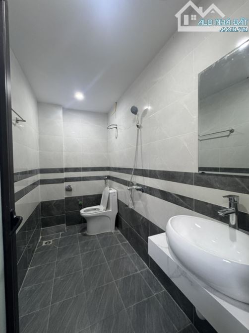 NHÀ MỚI KOONG, NGÕ Ô TÔ, NGUY TRUNG TÂM NGỌC HỒI - 2