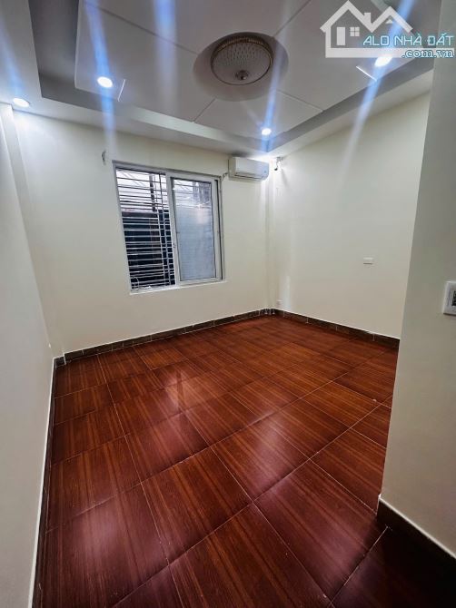 Cho thuê nhà đẹp Trần Quốc Hoàn, Cầu Giấy. DT 65m2, 5 tầng. Giá 23 tr(thg) - 2