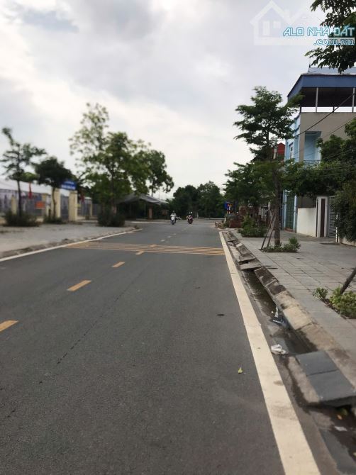 LỄ PHÁP  TIÊN DƯƠNG Ô TÔ NGỦ ĐẤT, GẦN BÌA LÀNG NHÀ VĂN HOÁ, TRUNG TÂM HÀNH CHÍNH ĐÔNG ANH - 2