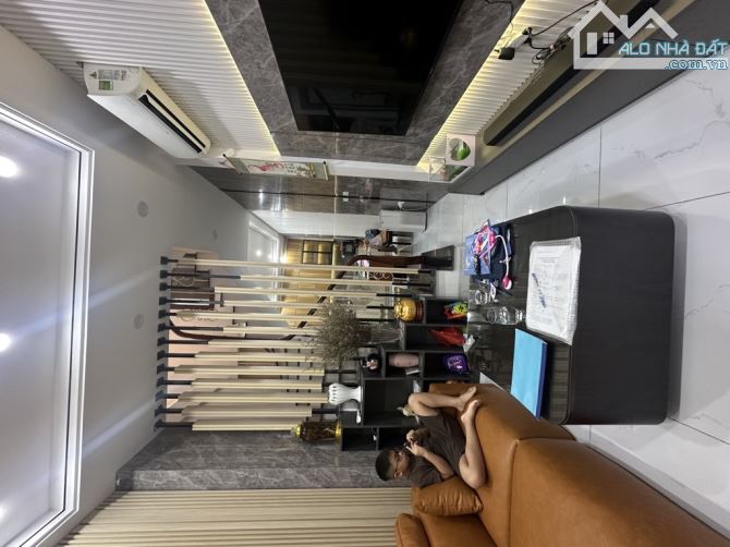 7 TỶ HƠN . 30 M RA Ô TÔ CHẠY . NGÕ BA GÁC .  33 M 2 . 4 NGỦ . NHÀ KHUNG CỘT CHẮC CHẮN . - 2