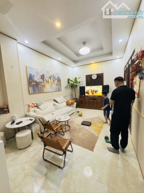 Bán nhà việt Hưng Long biên ô tô ngủ trong nhà - 2