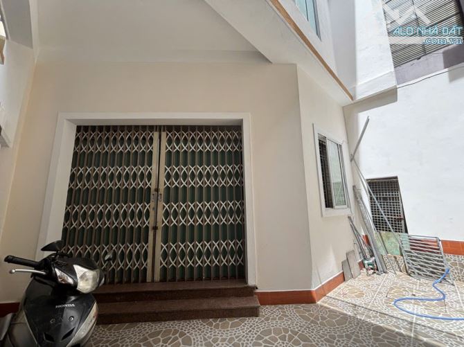 Nhà 2.5 Tầng LÊ DUẪN cách đường đúng 1 cái nhà giá chỉ hơn 5 Tỷ Xxx - 2