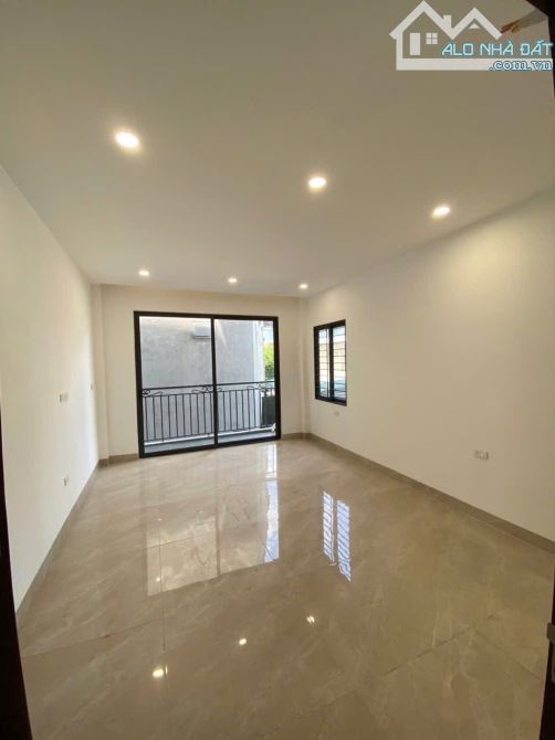 🏡 CHO THUÊ NHÀ NGUYÊN CĂN PHỐ LỆ MẬT – VIỆT HƯNG 🌟 LÔ GÓC – Ô TÔ ĐỖ GẦN – 4PN – NỘI THẤ - 2