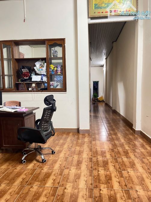 Nhà nguyên căn có điều hoà,100m2, cách trường sư phạm 2,5km - 2