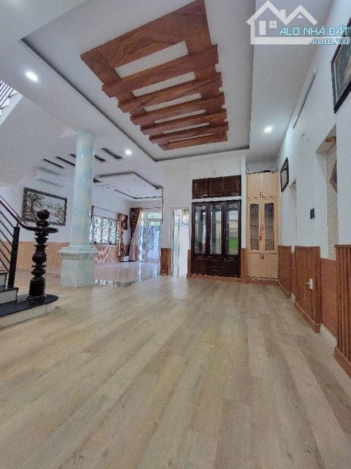 Bán Biệt Thự Vườn Mini 2 tầng đường APĐ 09, phường AN PHÚ ĐÔNG, Q12,Dt 180m²(10x18).Hẻm 6m - 2