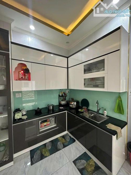 ĐỊNH CƯ Bán Nhà Đẹp 5 Tầng Thang Máy CMT8, 45m2, 8.5 Tỷ - 2