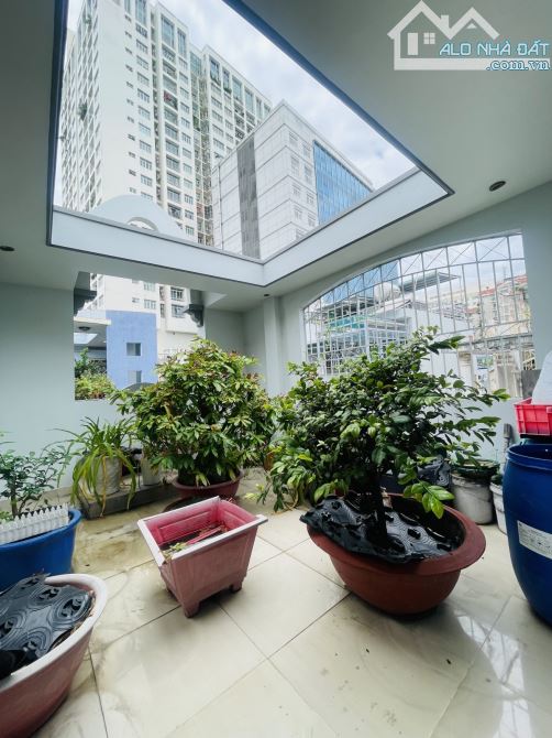 Quận 5 Trần Hưng Đạo -4 tầng hẻm xe hơi giá chỉ 1X...Tỷ. - 2