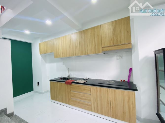 TTQ10-GẦN MẶT TIỀN- 5TẦNG ĐÚC- NỞ HẬU-HẺM THÔNG ĐANG CHO THUÊ 18 TRIỆU GIÁ 9.3 TỶ - 2