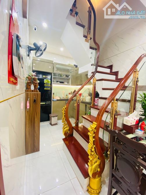 Bán nhà đẹp Tân Mai ngõ ô tô tránh, vỉa hè kinh doanh 22m2 - 4 tầng, giá 6.4 tỷ - 2