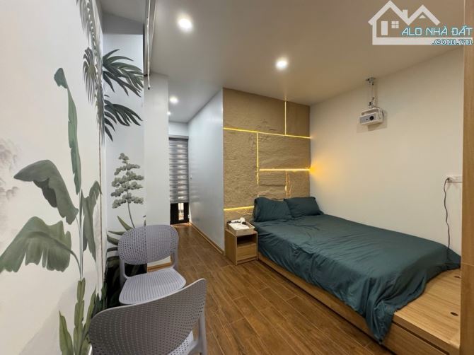 Bán Tòa CHDV Vũ Ngọc Phan, Gara ô tô, 95m², giá 41.9 tỷ 🏡✨ - 2
