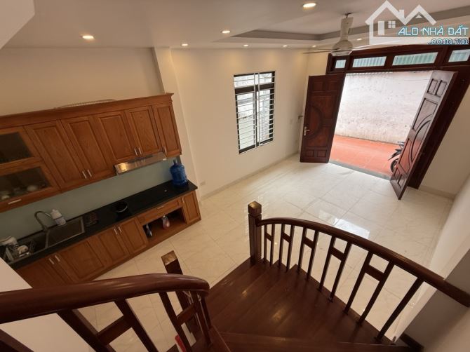 🌟 NHÀ LÔ GÓC 5 TẦNG - Ô TÔ ĐỖ CỬA - TRUNG TÂM PHƯỜNG THẠCH BÀN - GIÁ TỐT 5.x TỶ! - 2