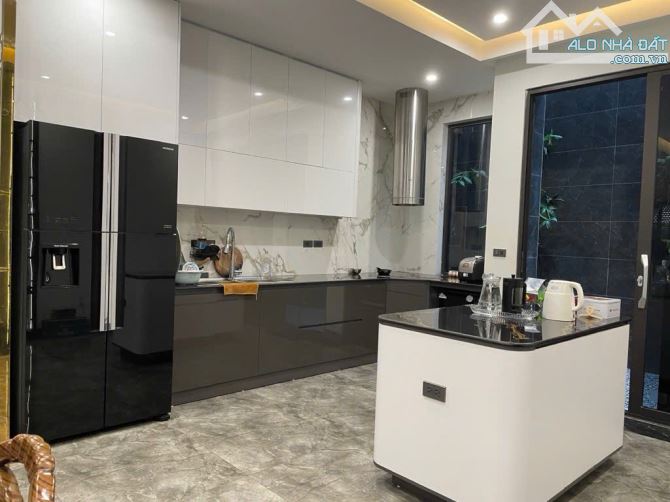 BÁN TÒA NHÀ VĂN PHÒNG TRUNG KÍNH, ÔTÔ TRÁNH, 2 THOÁNG, 110M2, 6 TẦNG, MT RỘNG GIÁ 31 TỶ - 2