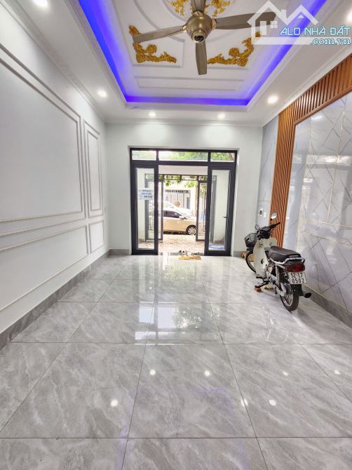 Bán nhà Hoàn Công 1 trệt 2 lầu P.Tân Bình, TP.Dĩ An chỉ 4 tỷ 6 TL M7566 - 2