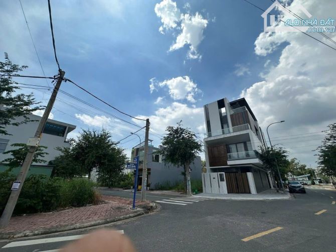 Lô góc Thoát Hiểm “Nguyễn Thần Hiến “Phước Nguyên-TP Bà Rịa-3 Tỷ - 84,7m2 - 2